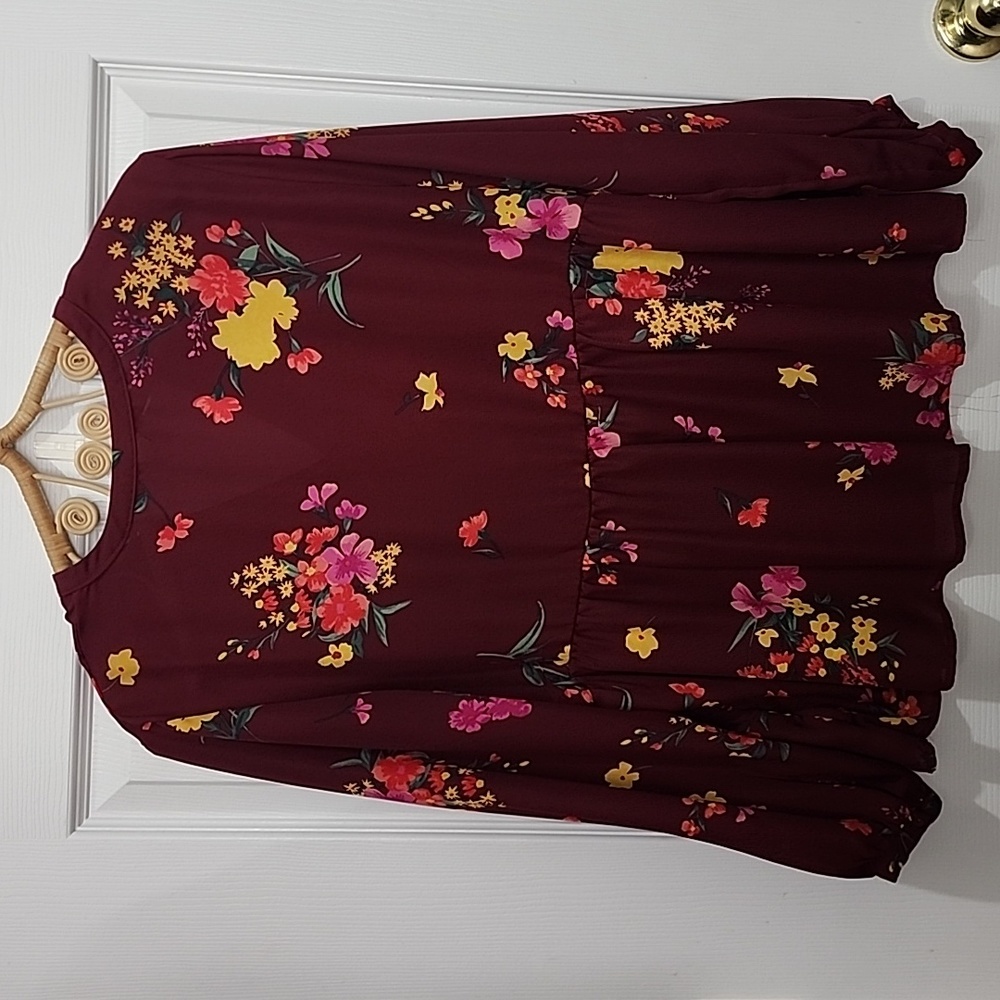 ⭐️Old navy floral top size XL - Picture 4 of 4